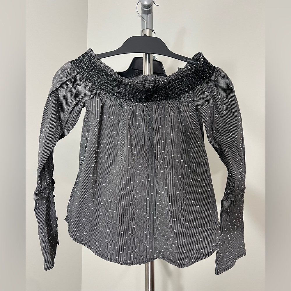 NWT Q&A Catie Off The Shoulder Poplin Long Sleeve Top